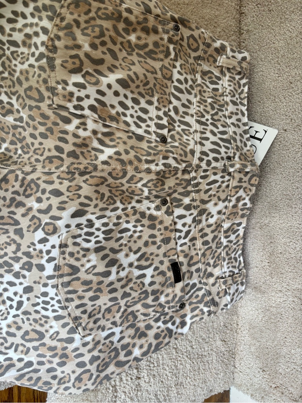 HUE Skimmer Leopard Print Skinny Pants - Cream & Gray - Picture 6 of 6